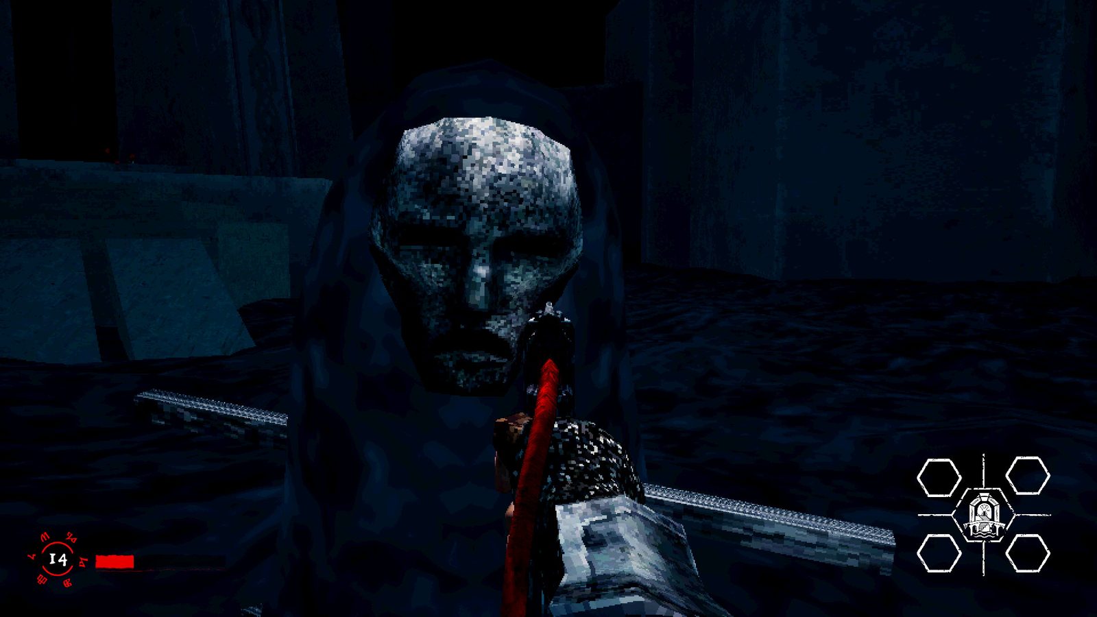Un visage de pierre colossal sculpté dans le mur d'une salle bleutée, vu par-dessus le canon de l'arme du joueur.