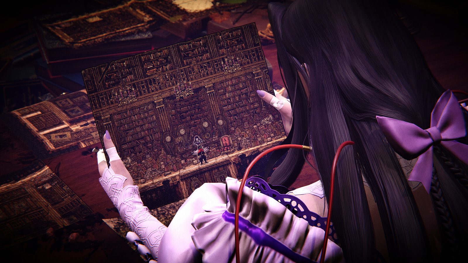 Une femme aux très longs cheveux noirs, en robe violet pâle, tient une page de manuscrit au-dessus d'autres pages éparpillées. À l'intérieur de la page, un petit personnage rouge se tient dans un niveau en deux dimensions.