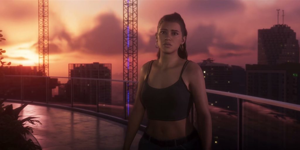 Une femme en débardeur noir sur un toit au coucher du soleil, devant des grues et des immeubles en construction.
