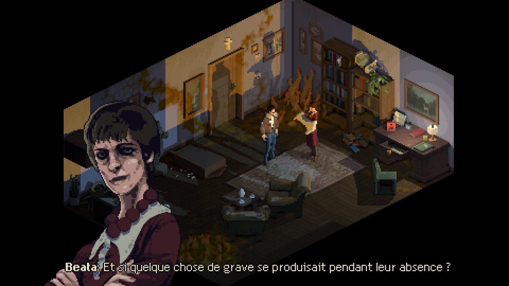 Un salon vu de dessus, pendant qu'une femme âgée au visage marqué pose une question au joueur dans une boîte de dialogue.