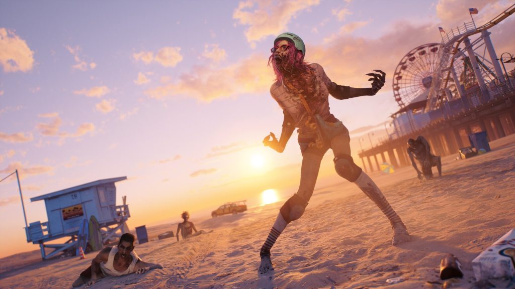Une zombie aux cheveux roses et au casque de roller titube sur une plage au coucher du soleil, devant une grande roue et une jetée, pendant que d'autres rampent dans le sable.