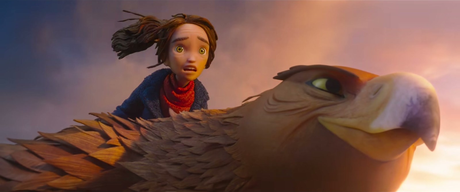 Prue, les cheveux au vent et une écharpe rouge au cou, vole sur le dos d’un grand aigle doré au coucher du soleil.