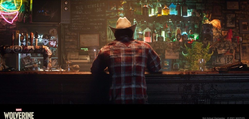 Une silhouette de dos accoudée au comptoir d'un bar éclairé de néons, devant une rangée de bouteilles.